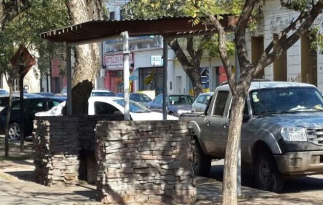 Desde la parada de Plaza Belgrano partirán las camionetas Sprinter de la empresa "El Ruso"