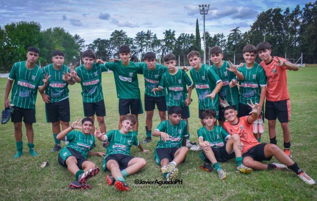 La Esperanza visitó a Defensores Unidos - Foto: Hugo Javier Aguado