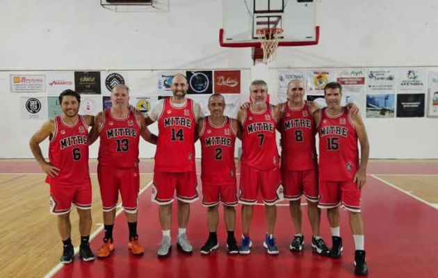 MaxiMitre ganó en el arranque de la segunda fecha y lidera el +35 - Foto: Maxibásquet Mitre