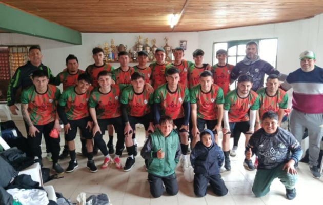 Banfield estrenó indumentaria pero no lo pudo coronar con un resultado positivo 