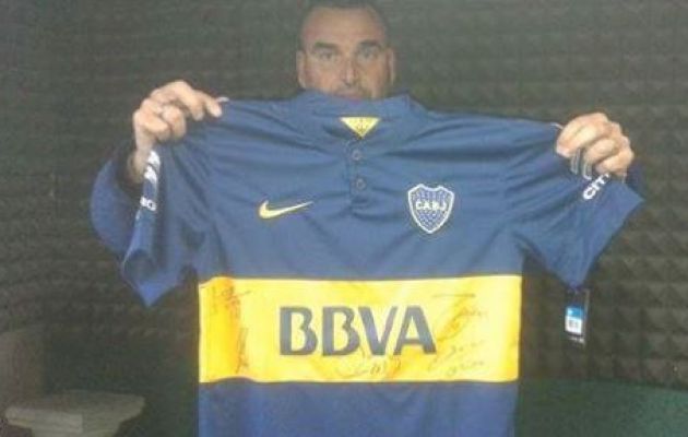 La camiseta que será sorteada entre quienes colaboren con la institución
