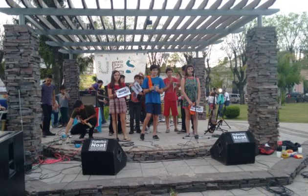 "Macri no", la consigna de jóvenes que disertaron sobre la participación política
