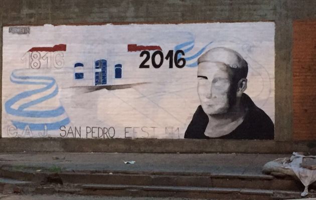 Alumnos del Centro de Actividades Juveniles pintan mural en la escuela industrial