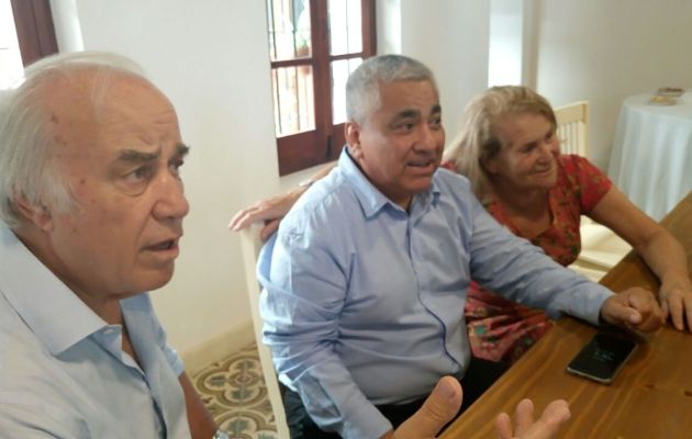 César Mascetti y Mónica Cahen D'Anvers junto al Intendente Cecilio Salazar. Foto: Visión Regional