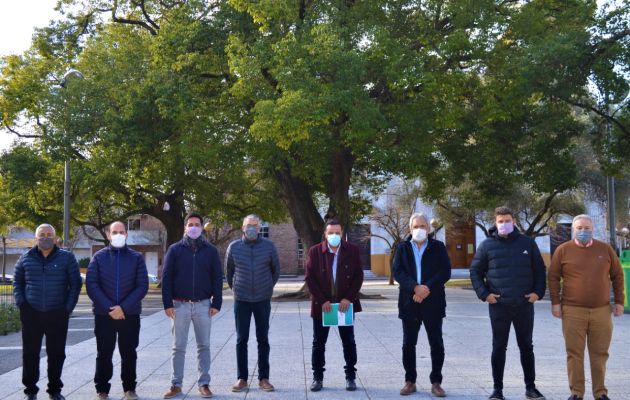 Tres de los intendentes del FdT, incluidos Salazar, fueron incluídos en las nóminas de candidatos a Diputados oficialista