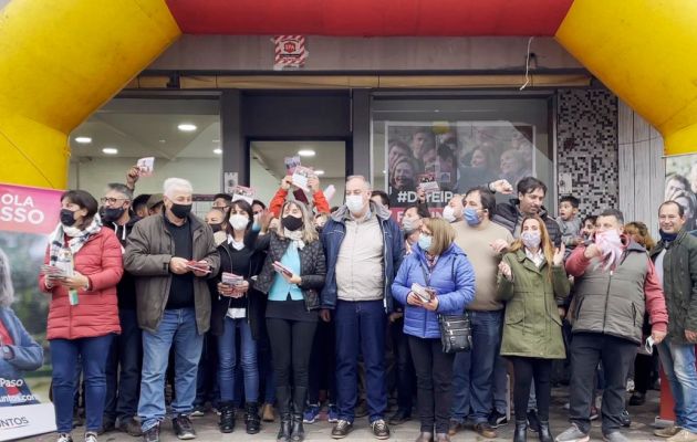 Paola Basso en el cierre de campaña de la UCR, antes de las PASO, junto al exintendente Mario Barbieri