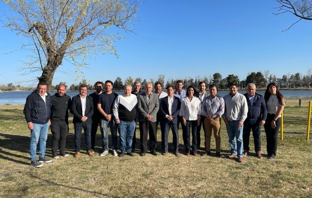 Kicillof reunió a la tropa peronista de la Segunda Sección en Colón