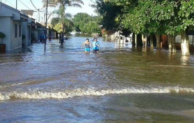 Miles de evacuados son asistidos por el Ejercito en La Emilia. Foto: Clarín