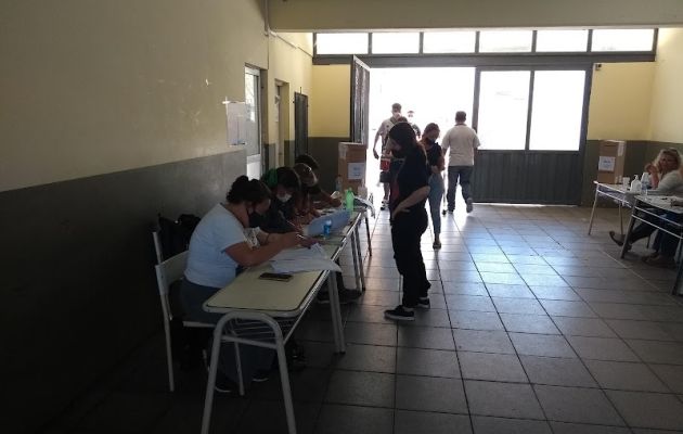 La jornada de votación en la Escuela Industrial. Foto: Visión Regional
