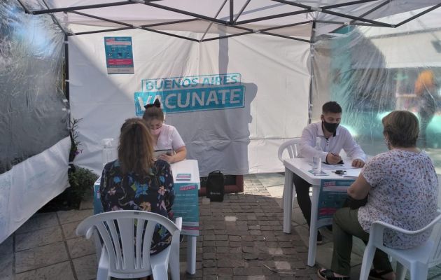 Hay carpas instaladas frente a Anses y en Plaza Constitución