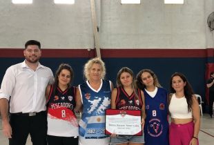 Homenaje al Mono Leiva en el salto inicial 