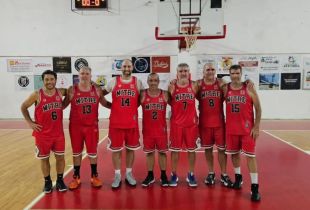 MaxiMitre ganó en el arranque de la segunda fecha y lidera el +35 - Foto: Maxibásquet Mitre