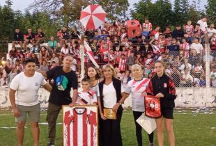 Previo la clásico, se realizó el puntapié inicial y el homenaje a Juan Carlos Botta - Foto: Visión Regional