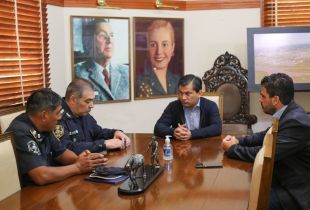 El encuentro con el flamante jefe de la Policía Comunal en el despacho del intendente.