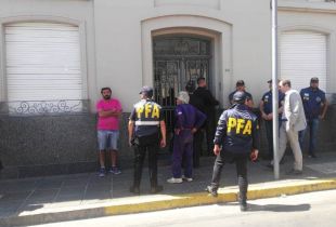 La Policía, por orden de la Justicia, allanó 31 domicilios de la familia Passaglia