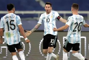 Messi grita su golazo frente a Chile - Foto EFE