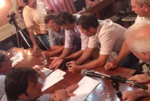Barbieri cuestionado por su decreto que designa a Alejandro Donatti como Director Administrativo. Foto archivo Visión Regional