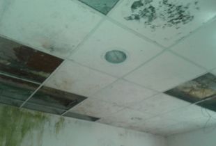 El interior del Centro de Salud de barrio Las Canaletas. Foto: Visión Regional