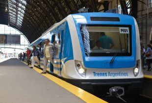 El tren une Retiro con Rosario Norte.