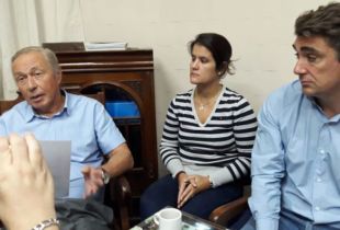 El intendente Iguacel junto a parte del Comité de Crisis